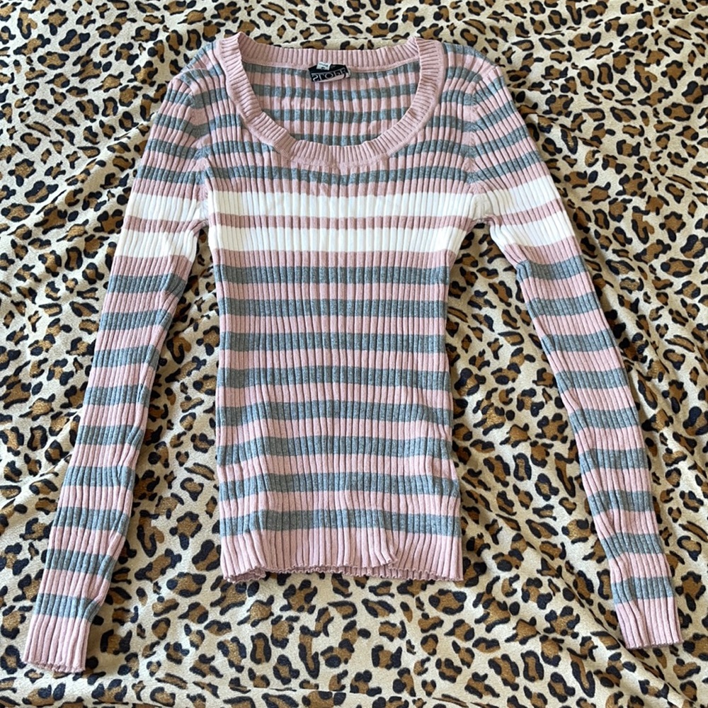 Scoop neck cozy sweater.